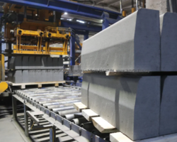 Бортово́й ка́мень, бордюрный камень (также бордюр (фр. bordure, от bord — край), поребрик) — изделие, строительный материал, применяемый как разделитель между проезжей частью и тротуаром, велодорожкой и так далее Завод производитель бортового камня