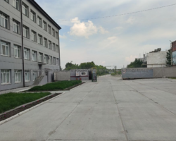 Наш завод ЖБИ К-777 является одним из основных поставщиков материалов для дорожного, жилищного и промышленного строительства.Благодаря качеству своей продукции и партнерской надежности наше предприятие получило известность далеко за пределами Свердловской области.характеристиками. Проходная завода ПЛИФОРТ К-777