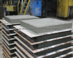 Вибропрессованная тротуарная плитка. Ее делают исключительно на заводах, с обязательным этапом прессования, без которого нельзя добиться от материала высокой плотности и прочности. Завод тротуарной плитки